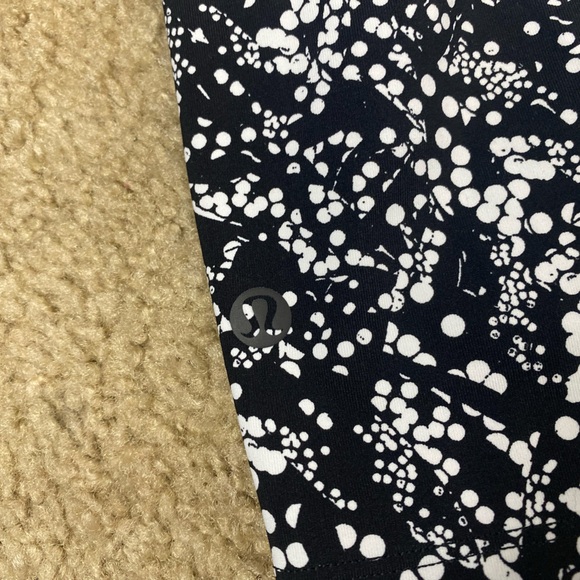 Lululemon On The Fly Short 2.5"
Chirasu Black - Picture 6 of 8